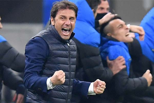 Antonio-Conte-very-happy